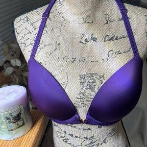 Victoria’s Secret Push-Up 34DD elastic back bra. V clasp. In perfect condition.